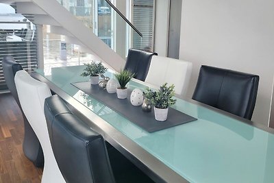 Schwimmendes Ferienhaus mit einer...