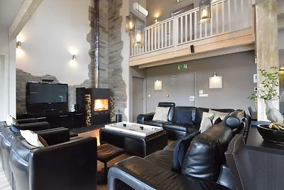 Luxuriöse Villa mit Sauna und Whirlpool in Na...