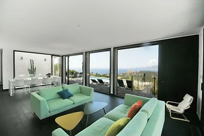 Geräumige moderne Villa mit privatem Pool