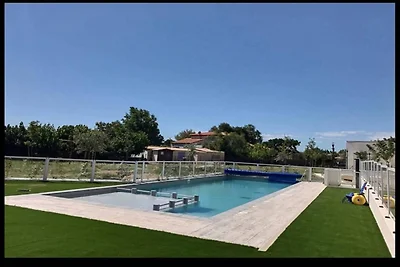 Familienhaus mit Pool in Strandnähe