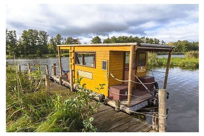 Hausboot in Loitz mit Schwimmbecken