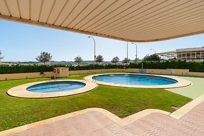 Appartamento fronte mare con accesso alla...