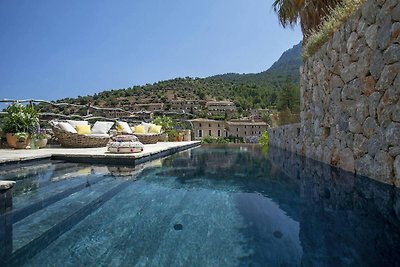 Elegante casa vacanze con vista su Deia