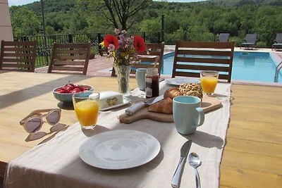 Luxuriöse Villa in Tijarica mit privatem Pool