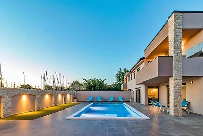 Entspannende Villa in Pula mit privatem Pool