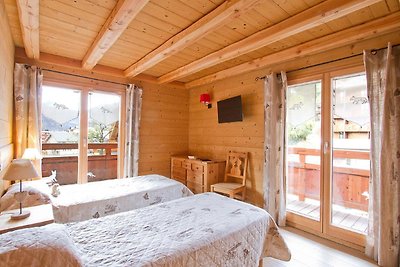 Ruim chalet met sauna en buitenzwembad