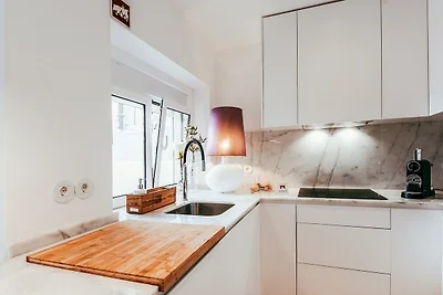 Modernes Apartment in Algés mit Terrasse