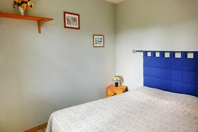 Wohnung in Malaucטne mit Garten