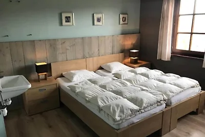 Freistehende Villa mit Fitnessraum und Sauna