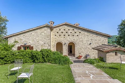 Villa in Belforte ganz Isauro mit Pool