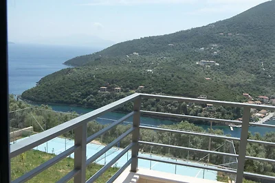 Schöne Villa in Sivota mit Swimmingpool