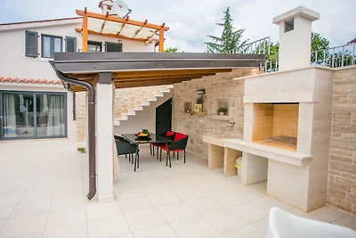 Villa in Tinjan mit Barbecue und Wifi