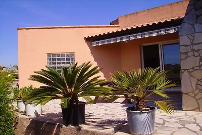 Vakantiehuis in Vias met zwembad