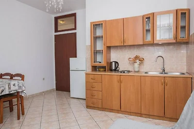 Einladendes Apartment am Meer in Dalmatien
