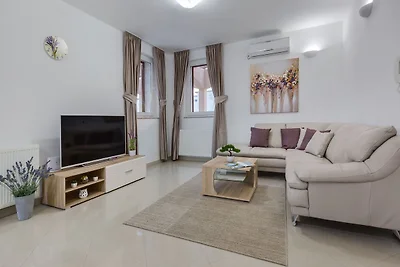 Spaziosa casa vacanze con piscina a Rasanze