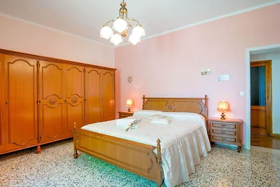 Ruhiges Ferienhaus in Chianni mit Garten