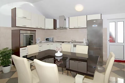 Apartments Isabora - Comfort Three-Bedroom Ap...