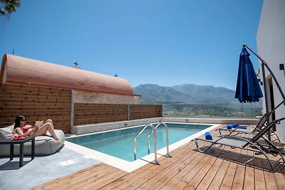 Stylish Villa with Heated Pool, Jacuzzi, Gym ...