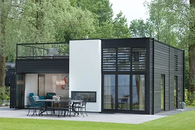 Luxurious house with a gas fireplace