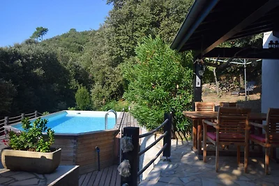 Modern vakantiehuis met zwembad