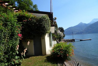 Luxuriöses Ferienhaus am Seeufer Como in...