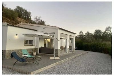 Bungalow in Sayalonga mit Barbecue