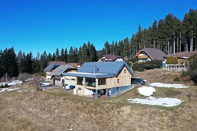 Mountain Vibrant and Timeless Apartment with ...