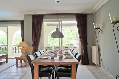 Accogliente villa a Mougins con piscina...