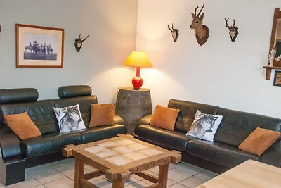 Sonniges Cottage am Waldrand in Awenne