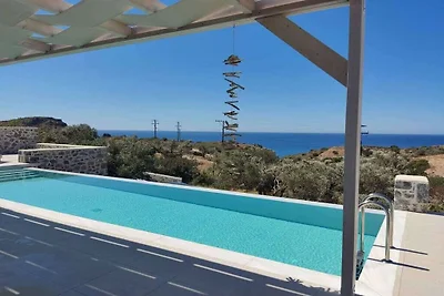 Villa in Kerames mit Schwimmbecken