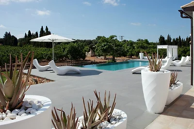 Modernes Herrenhaus mit privatem Pool in Muro