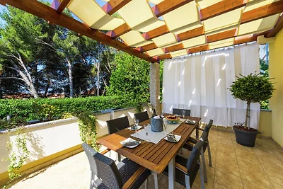 Eine charmante Villa mit privatem Pool in...