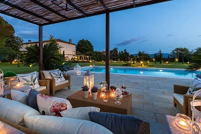 5 Schlafzimmer Villa mit Pool in Lucca