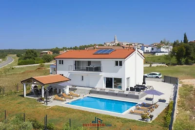 Villa in Višnjan mit Schwimmbecken