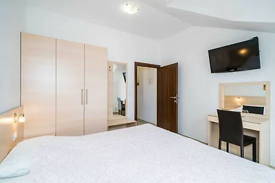 Villa Samba - Two Bedroom Apartment with Balc...