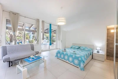 Luxurious coastal villa in Gallipoli