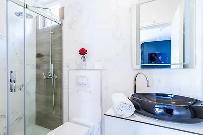 Apartments Tayra - Modern studio apartment wi...