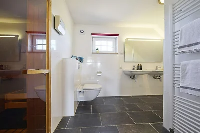 Villa in Roggel met zeestrand