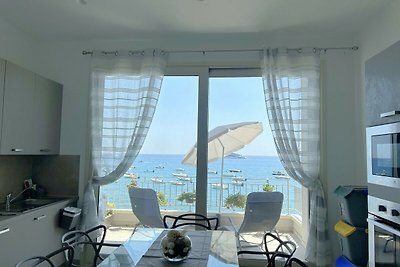 Mooi appartement aan zee in Giardini Naxos