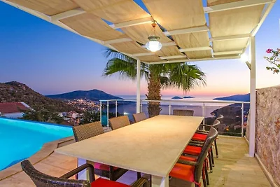 Villa in Kalkan mit Schwimmbecken