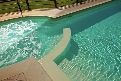 Villa moderna a Cannara con piscina
