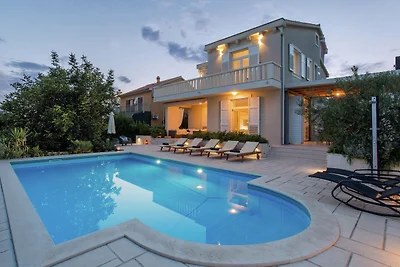 Luxuriöse Villa mit Privatpool in Kaštel...