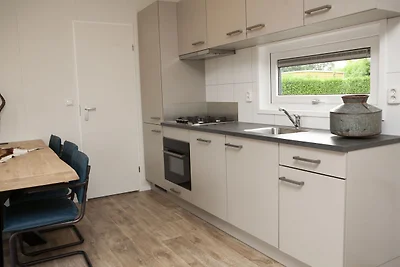 Chalet mit einem dekorativen Kamin