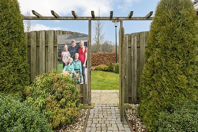 Gemütliches Haus mit großem Garten im waldrei...