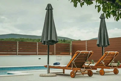 Stella mit Pool & beheizter Jaccuzzi