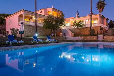 Ländliche Villa in Albufeira