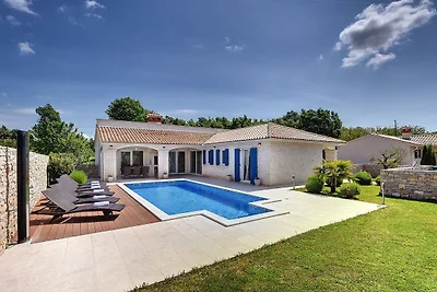Komfortable Villa mit privatem Schwimmbad