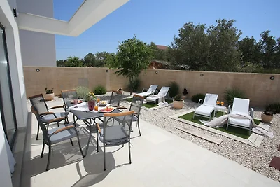 Rifugio sull'isola di Jezera nel mare...