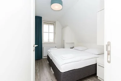 Villa mit Strohdach mit einer Sauna in...