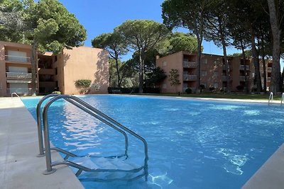 Ferienhaus mit einem Zimmer und Pool